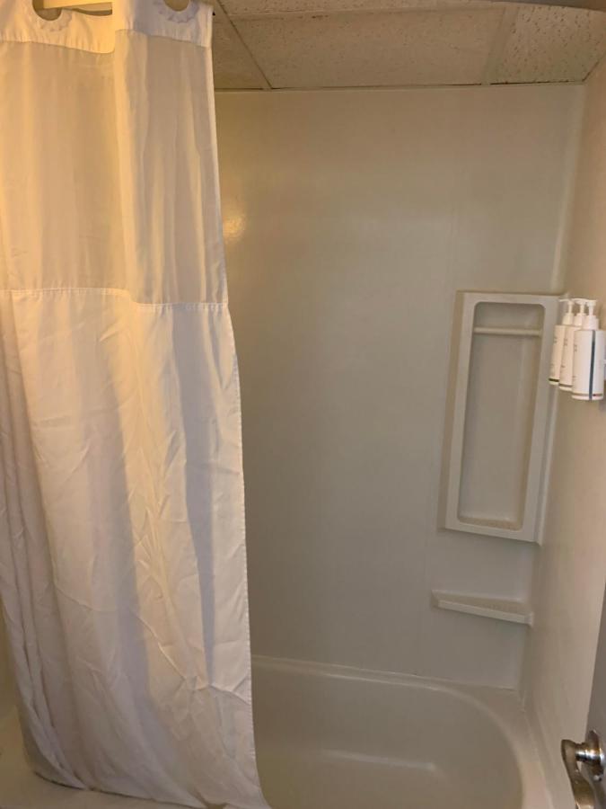 Days Inn By Wyndham Louisville Airport Fair And Expo Center Buitenkant foto