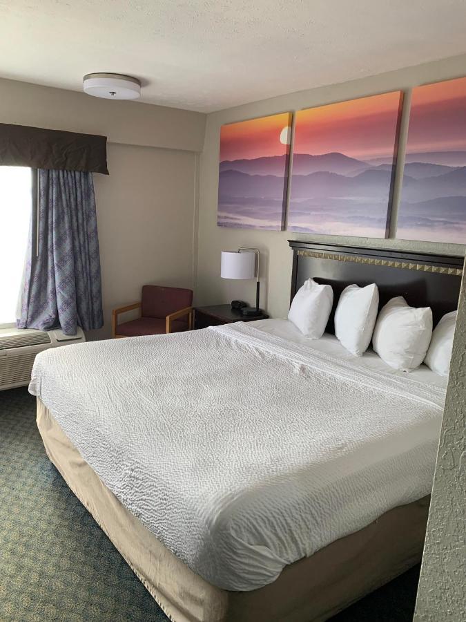 Days Inn By Wyndham Louisville Airport Fair And Expo Center Buitenkant foto