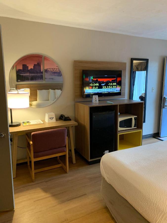 Days Inn By Wyndham Louisville Airport Fair And Expo Center Buitenkant foto