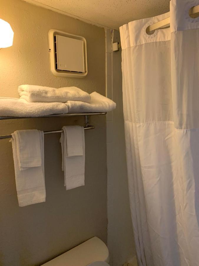 Days Inn By Wyndham Louisville Airport Fair And Expo Center Buitenkant foto