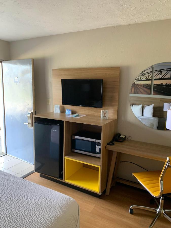 Days Inn By Wyndham Louisville Airport Fair And Expo Center Buitenkant foto